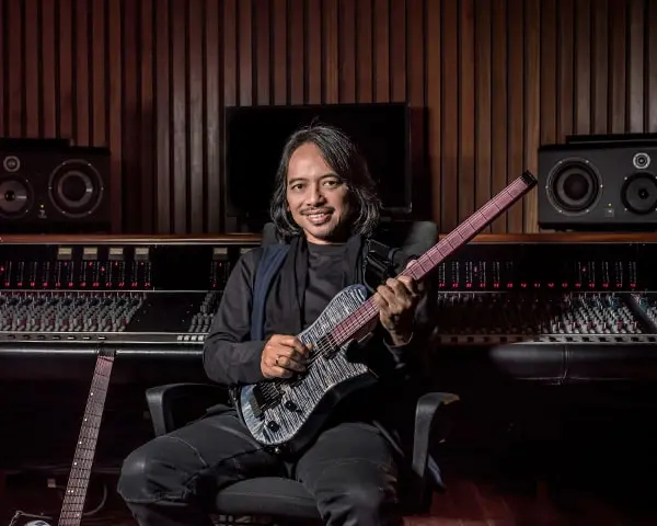 Seni Bermain Gitar